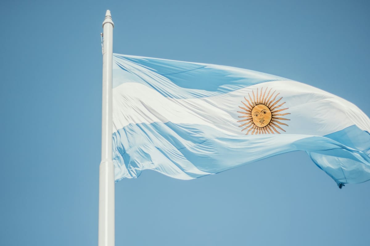 Why Investors Push Argentina’s Peso Flexibility Amid Reserve Decline